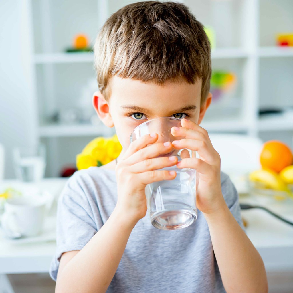 Mitos sobre beber más agua Beber mas agua